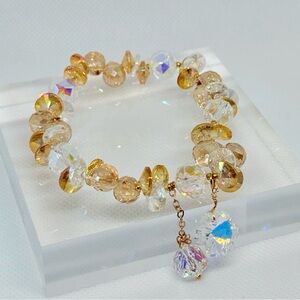 Elegant Gold and Crystal Bracelet